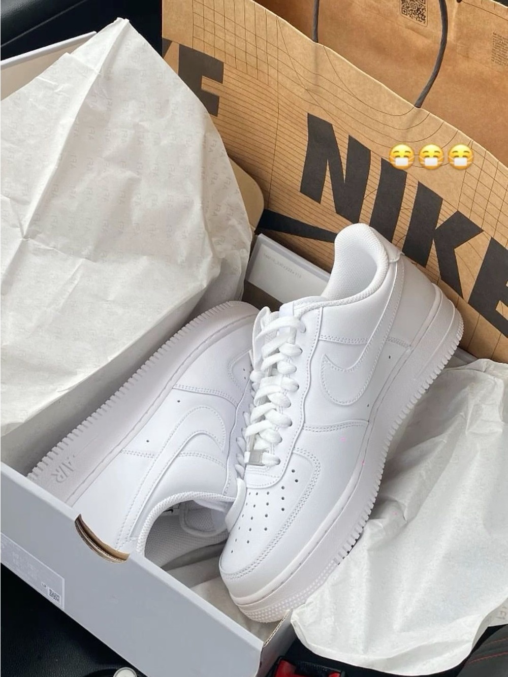 Nike White Leather Low-Top Sneakers - Picture 2 of 4